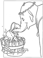 coloriage la maman de dumbo lui frotte les oreilles